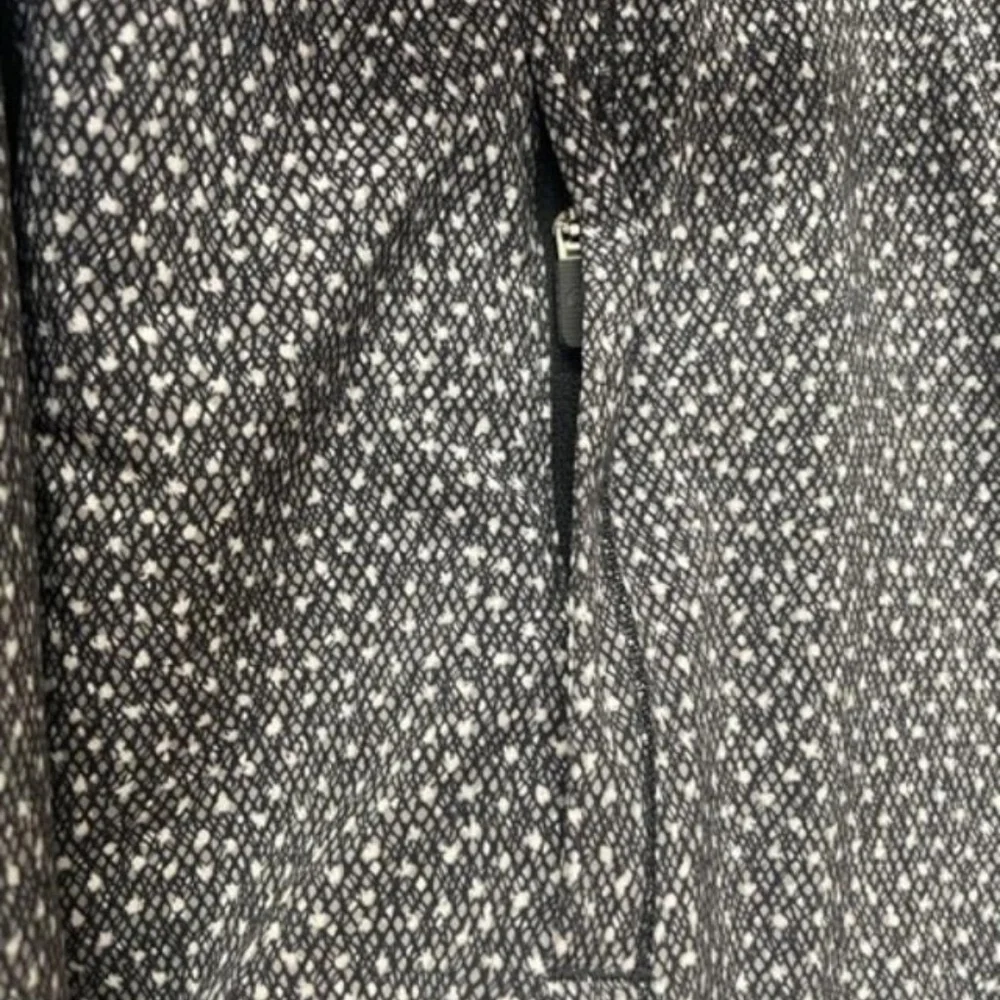 LULULEMON Hit It Jacket Frozen Fizz Black White EUC - Picture 10 of 14